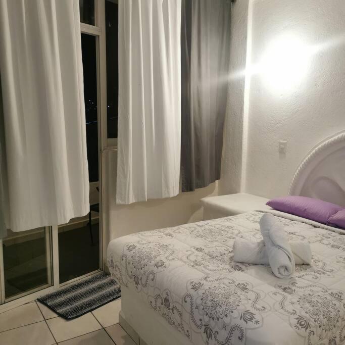 Lovely Studio Apartment With Balcony Ac & Wi-Fi, Minutes From Downtown! Сіуатанехо Екстер'єр фото